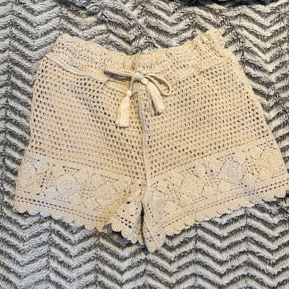 DRA Crochet Knit Women's Shorts - Cream size XS